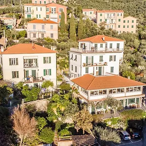 pensione-ristorante-miramare.hotelitalianriviera.com/